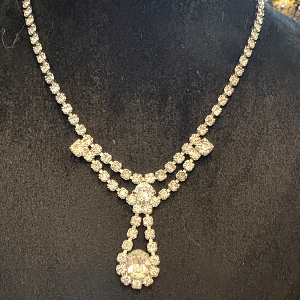 Vintage art deco crystal necklace Silvertone